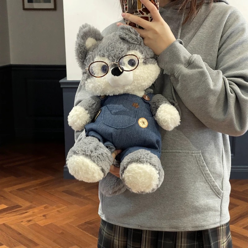 Cáo chạy Bobova mặc đồ