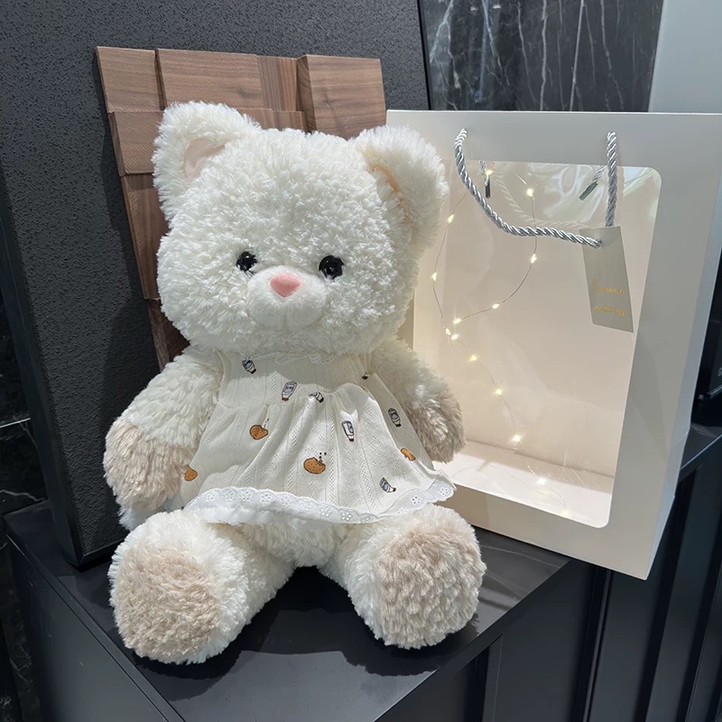 Mèo chạy Bobova mặc đồ